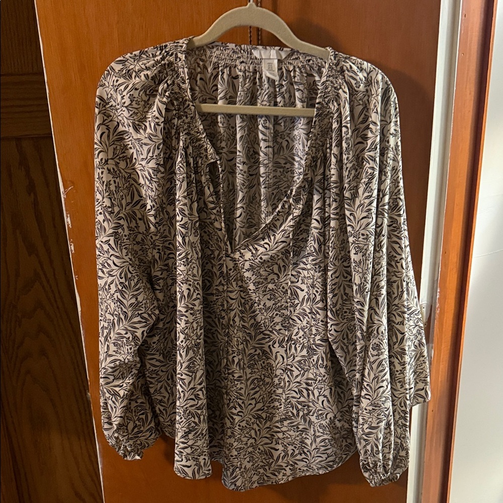 H&M Black and White Leaf Print Blouse